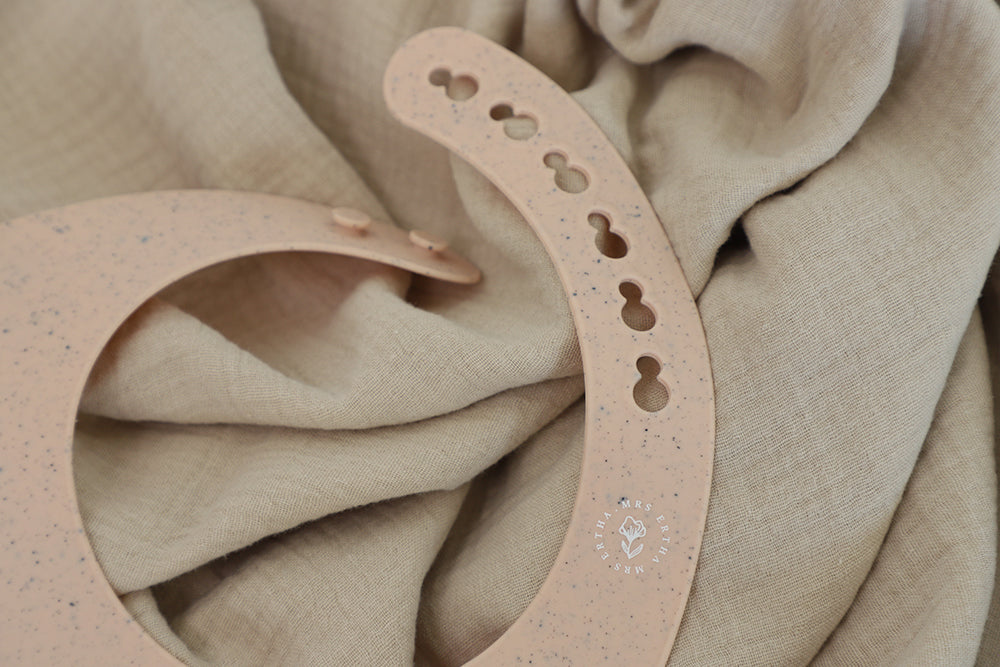 Silikon Lätzchen Blush Speckle