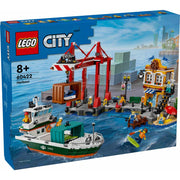 Hafen mit Frachtschiff