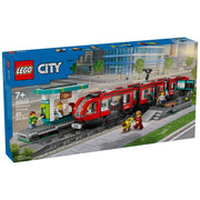 Straßenbahn mit Haltestelle