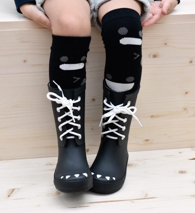 Regenstiefel Kerran Black geschnürt