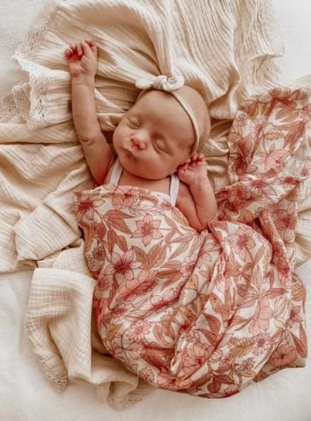 Mae &amp; Rae - Swaddle Blossom dunkel