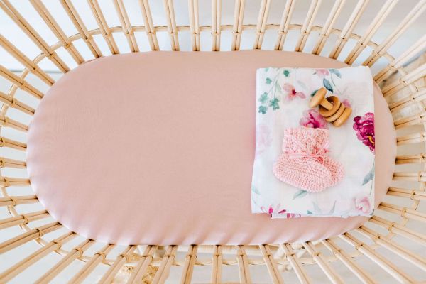 Snuggle Hunny - Spannbezug für Wiege, Kinderwagen &amp; Wickelmatte Lullaby Pink