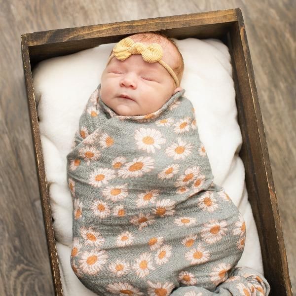The mini scout - Muslin Swaddle Daisy Sage Green